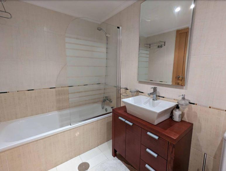Апартаменты Sea View Penthouse Фуэнхирола Экстерьер фото
