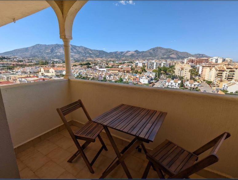 Апартаменты Sea View Penthouse Фуэнхирола Экстерьер фото